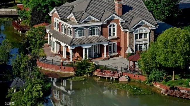 一湖潋世界，一墅悦人生