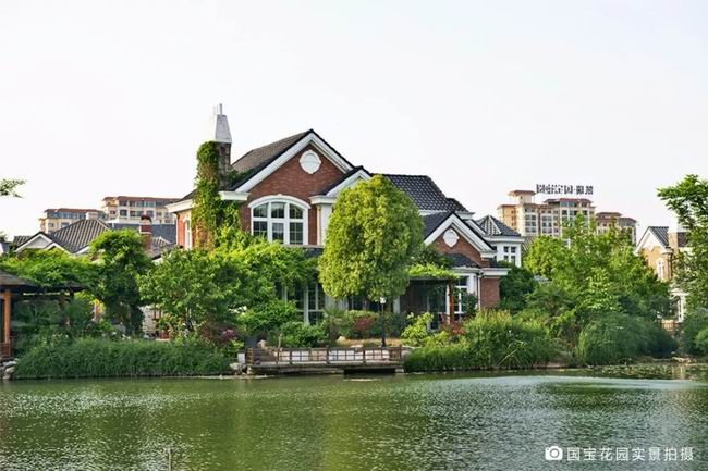 生涯在有湖的处所，是对人生的浪漫私藏